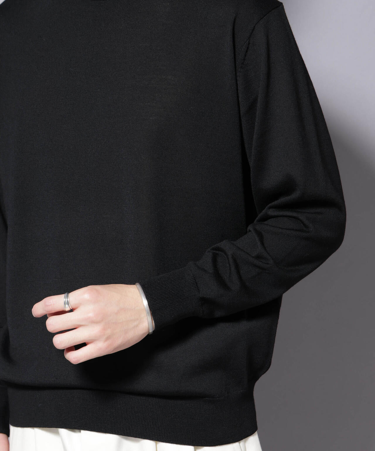 「毛玉レスニット」ファインゲージモックネック