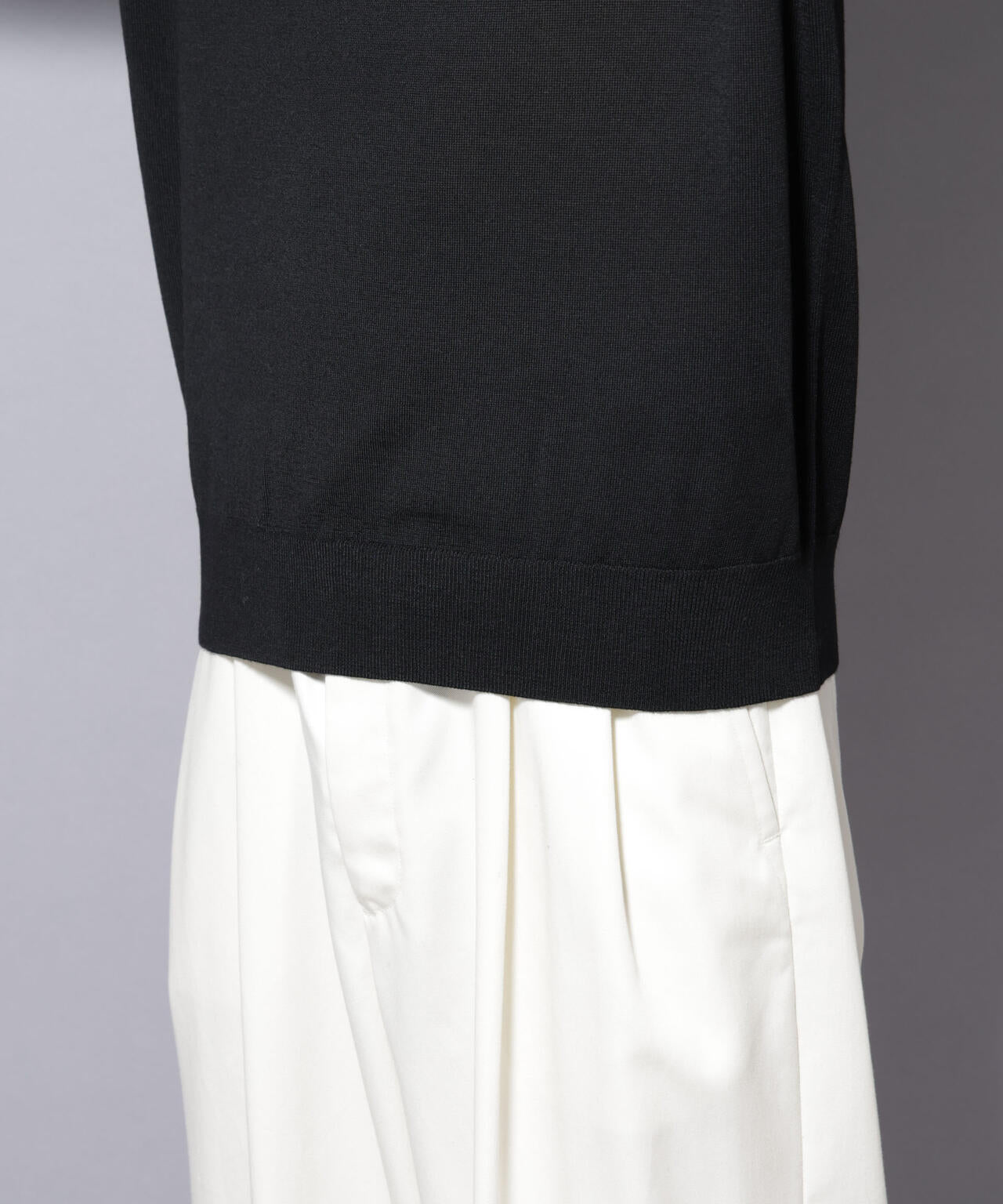 「毛玉レスニット」ファインゲージモックネック